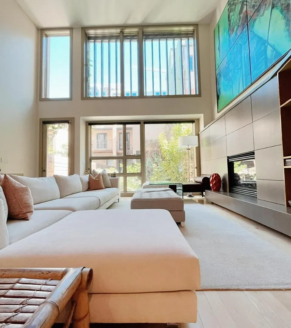 Luxe 4 Bed 5 Bath With Parking Walk To Capitol, Convention Center, Museums And Shops location